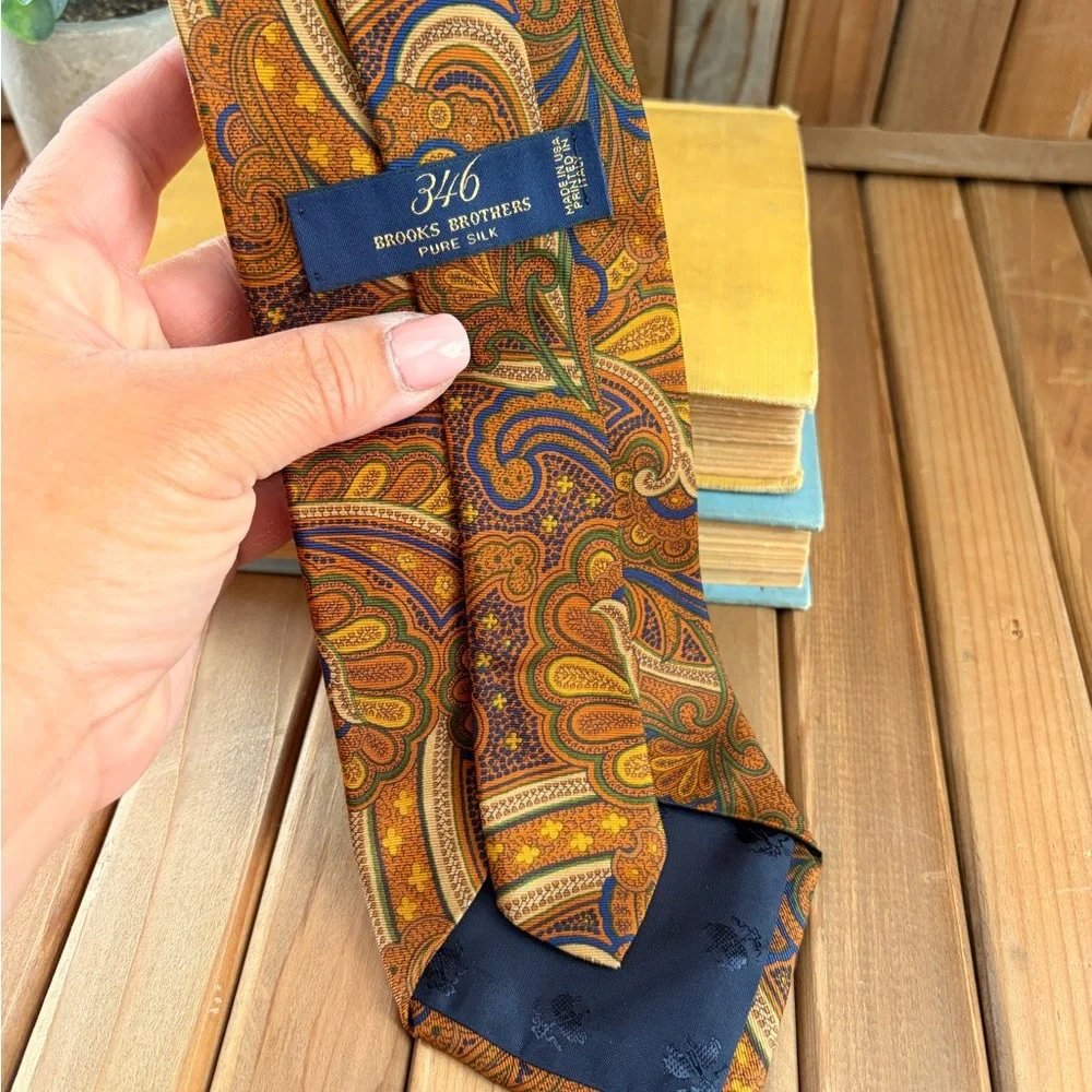 Vintage Brooks Brothers 346 Silk Tie in Brown Gold Paisley, Made in USA